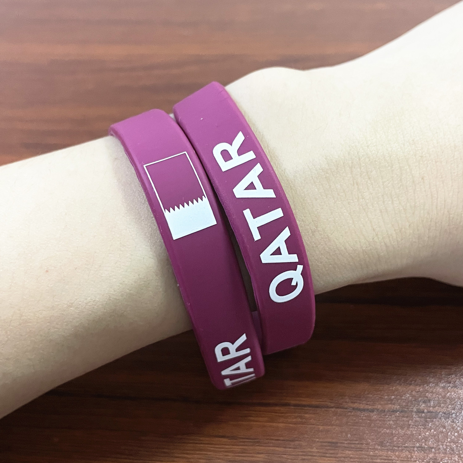 2pcs Qatar Flag Silicone Brace - Women Accessories Qatar ulasan dan harga